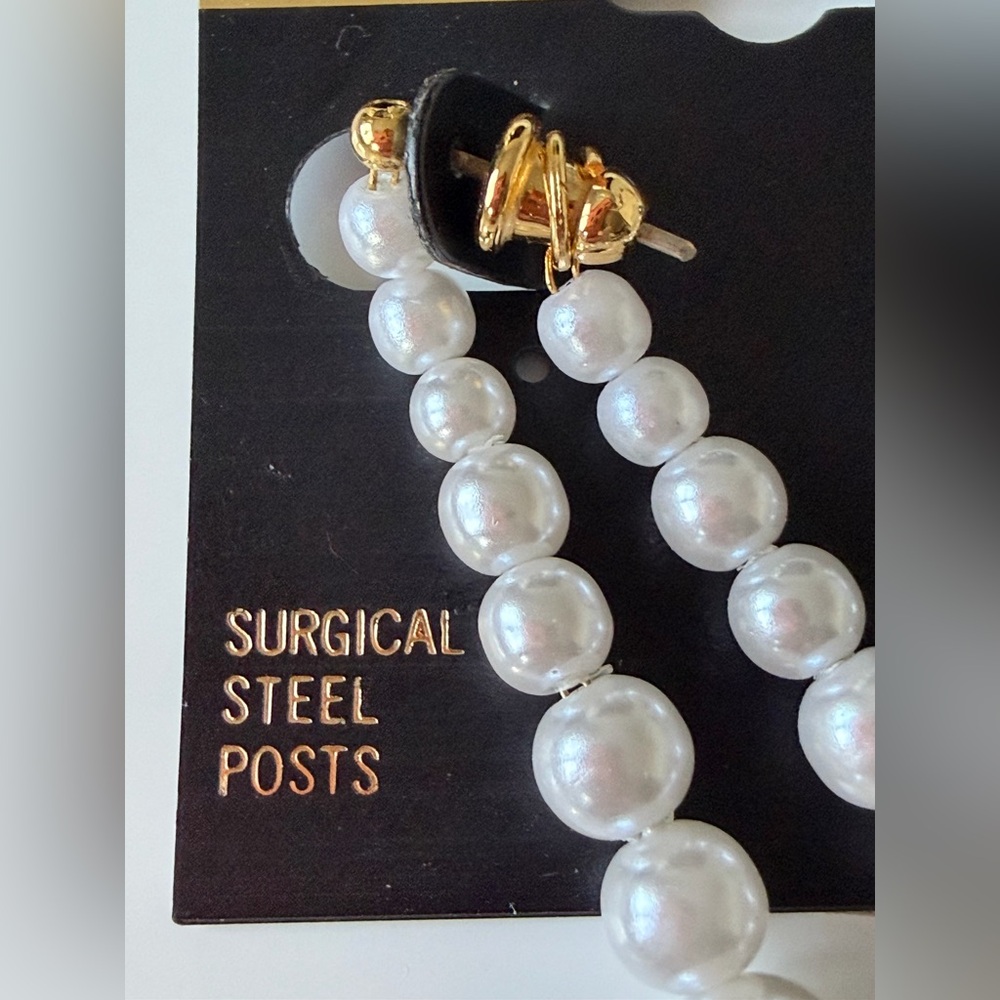 Claire's Vintage Faux Pearl Oval Stud Gold and White Earrings-Butterfly Back 90s - Picture 5 of 7